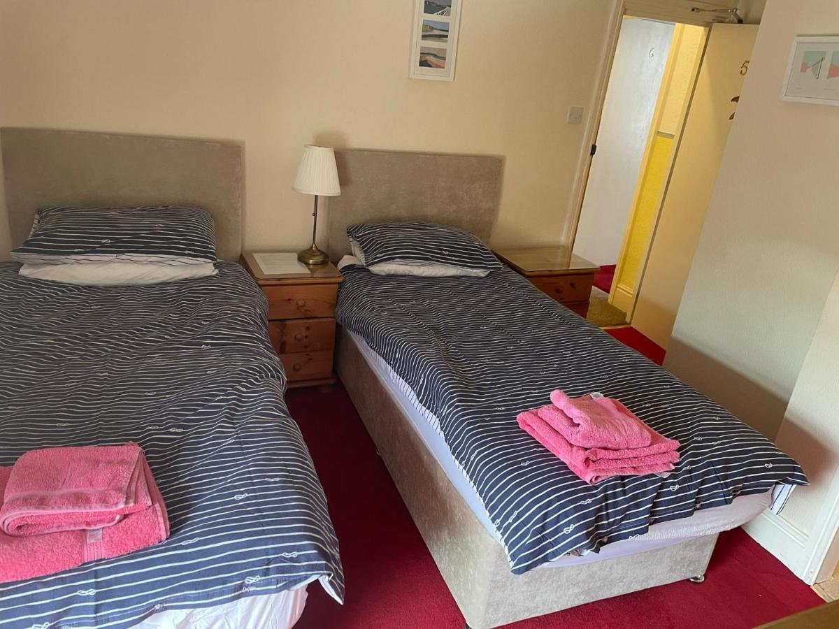 Robyn'S Guest House สการ์โบโรห์ ภายนอก รูปภาพ